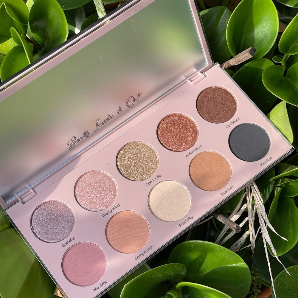 DOMINIQUE COSMETICS The Essential Palette